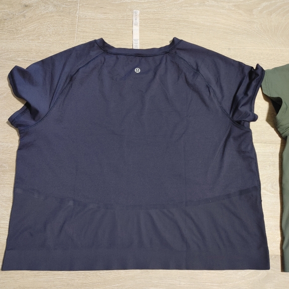 Lululemon Womens Final Lap Short Sleeve Olive Green and Navy Act - Picture 3 of 7